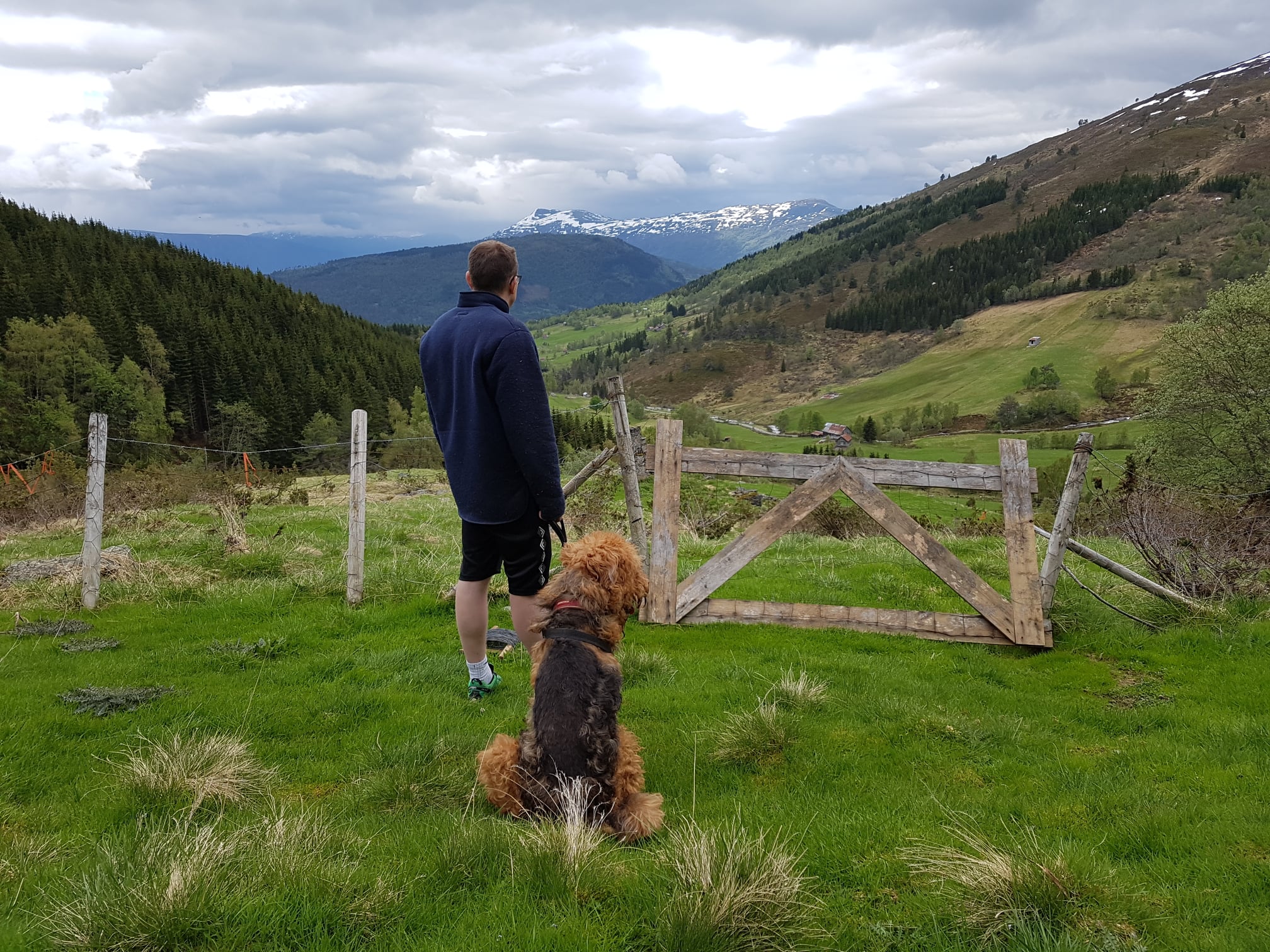 Kom innom for service p� bil, nydeleg mat eller berre for � sl� av ein prat